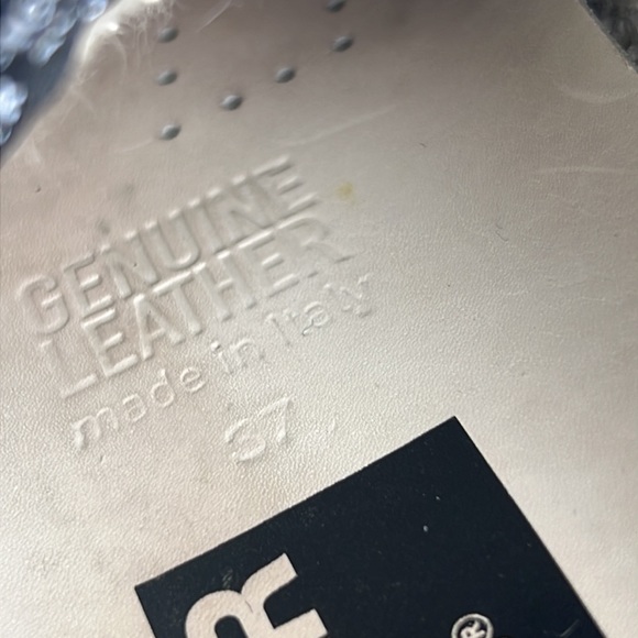 Authentic Golden Goose low top sneakers Size 37 ( 7US) - Picture 11 of 16